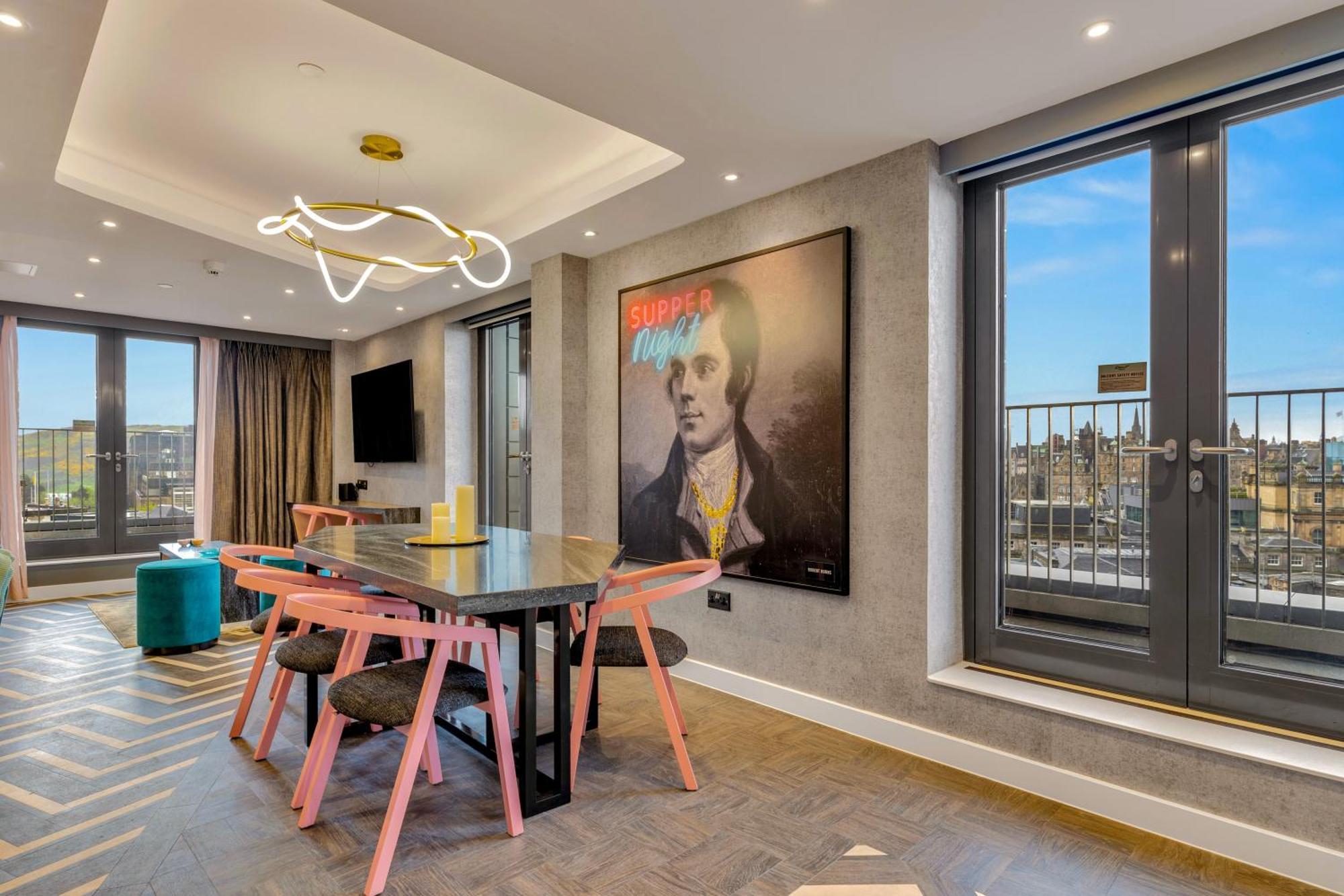 Roomzzz Edinburgh — Billeder 1